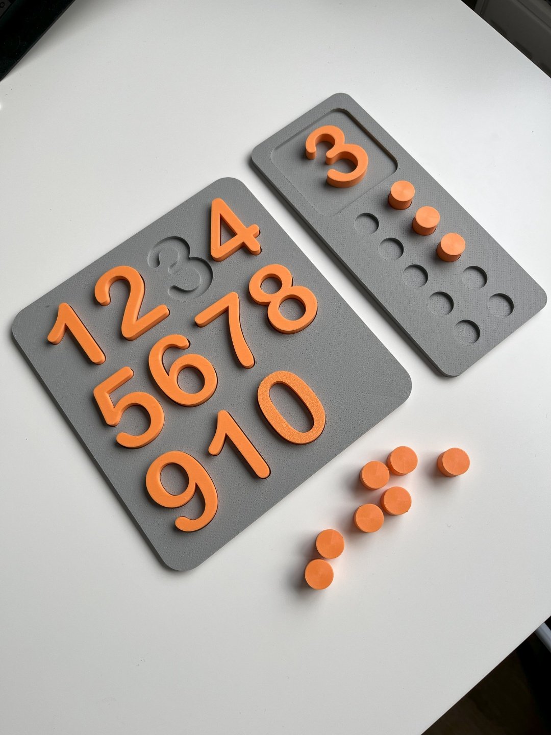 Zahlenpuzzle und Zähltablett für Kleinkinder